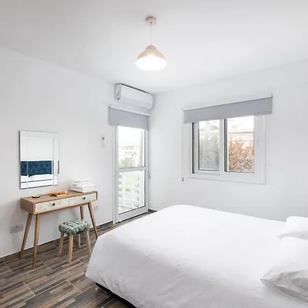 Happy - Halefka Court *