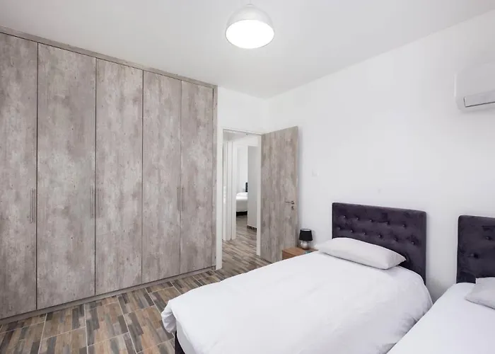 Happy - Halefka Court